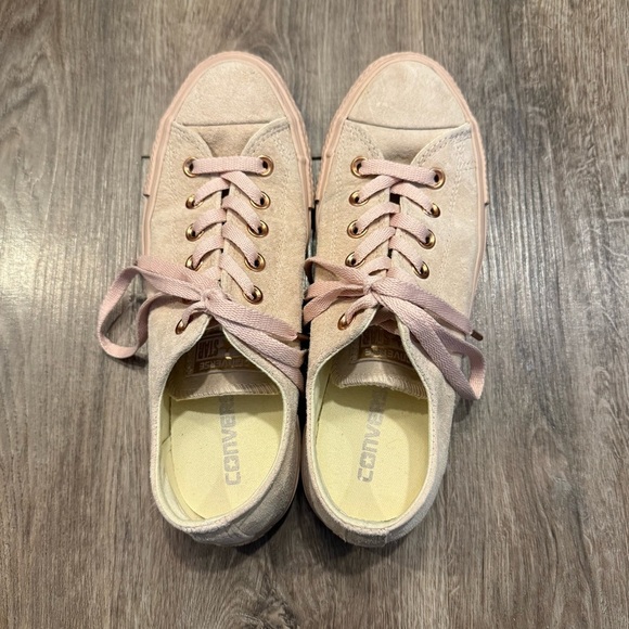 Converse Chuck Taylor Low Top Blush Suede  Sneaker Size 8 - Picture 2 of 6